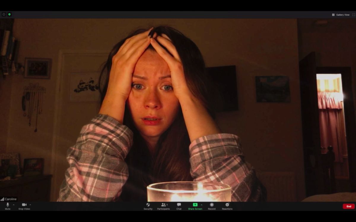 ▲卡洛琳沃德自己製作血漿。（圖／Catchplay）