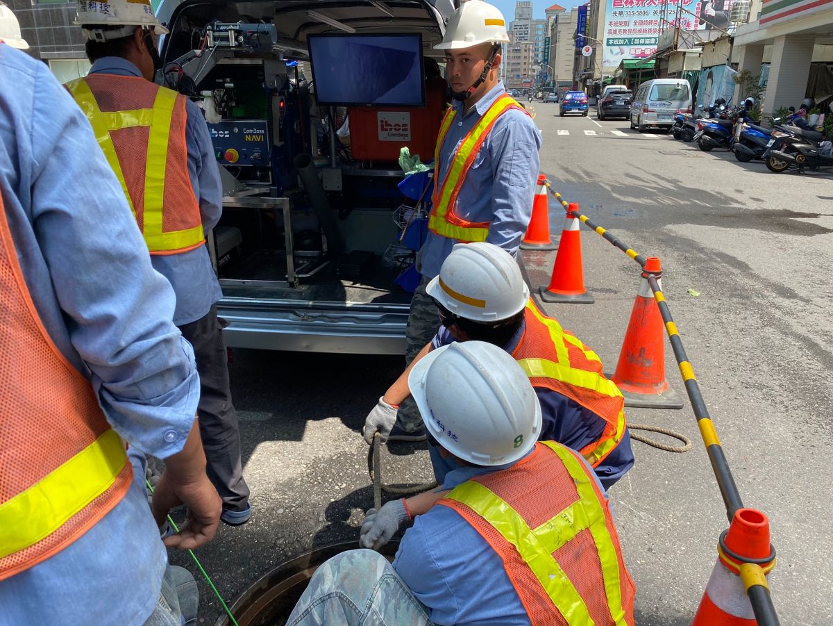 ▲讓路面更安全　高市水利局力拼3年內完成污水管線翻修。(圖／高市水利局提供)
