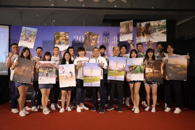 新北環保局製作光影月曆 辛苦清潔隊員擔綱主角