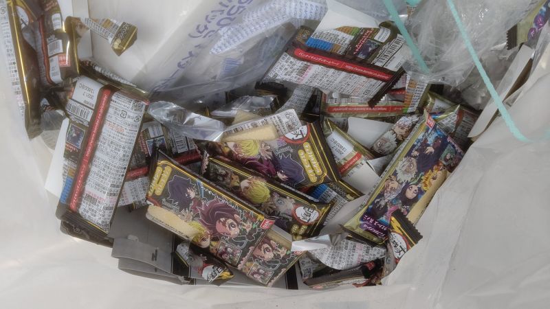 ▲超商店員よっさん指出,很多客人買餅乾,只是為了附贈的角色貼紙。(圖/翻攝自《@yossan_dayo》Twitter