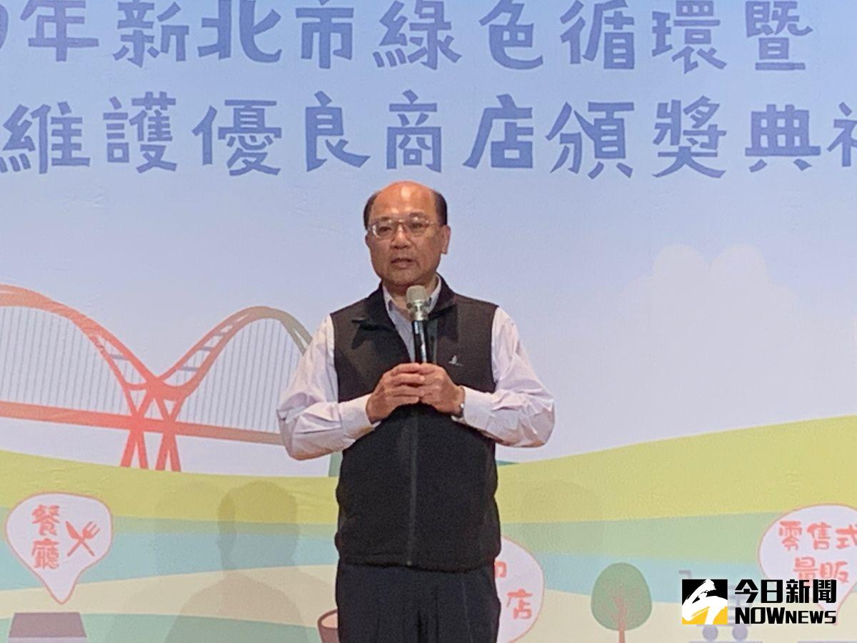 ▲張旭彰表示，環保局以源頭減量、環保宣導和惜食作為等指標對業者進行評鑑。(圖/記者康子仁攝)