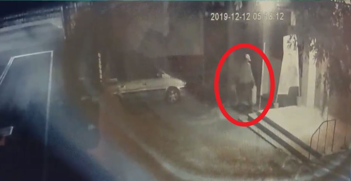 ▲吳富鋐將自行製造的TATP（俗稱撒旦之母）炸彈，放置於國民黨台南後壁區黨部前。（圖／記者陳聖璋翻攝）