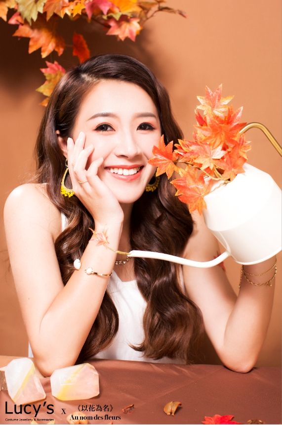 ▲\▲美女月曆邀請7位大傳女孩擔任主角,以「十二種花」貫穿主題。(圖/輔仁大學大傳系提供)