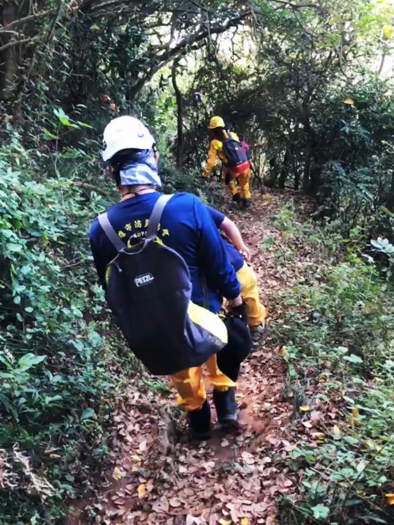 ▲中鋼運通傅姓主任登柴山失蹤身亡，警消人員及民間搜救隊總動員多次動員搜山。(圖／高雄市防災協會理事長王大偉提供)