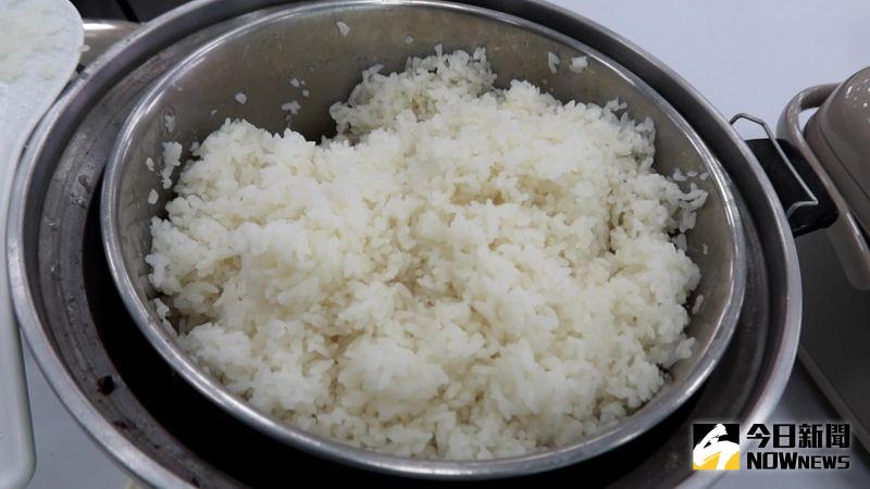 ▲台農82號米，感覺瀚和平常吃到的米差很多，黏度更高，單獨吃也能明顯感受到米的甜度。（圖／記者陳雅芳攝，2020.11.24）
