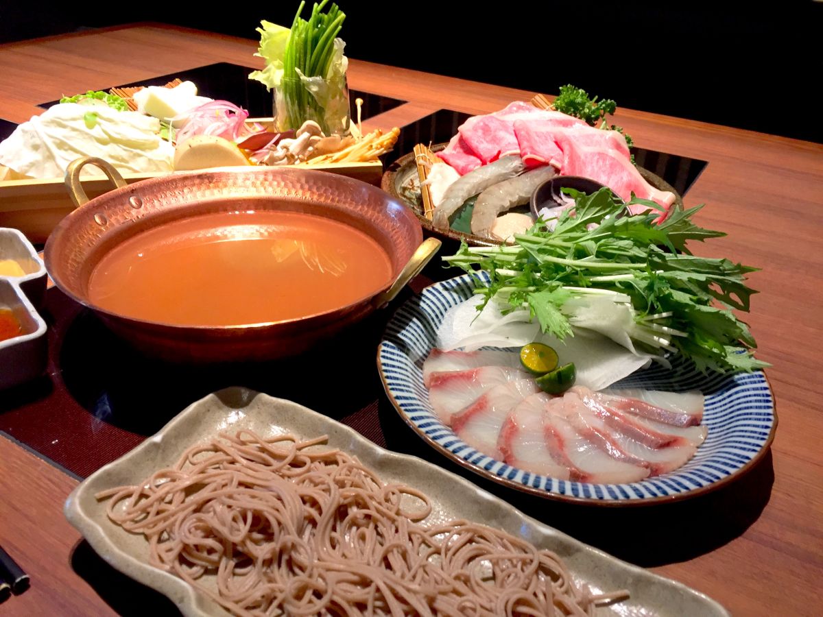 ▲主打日本和牛涮涮鍋的業者今（2020）年選擇在冬天推出「日本年味」火鍋。（圖／記者黃仁杰攝）