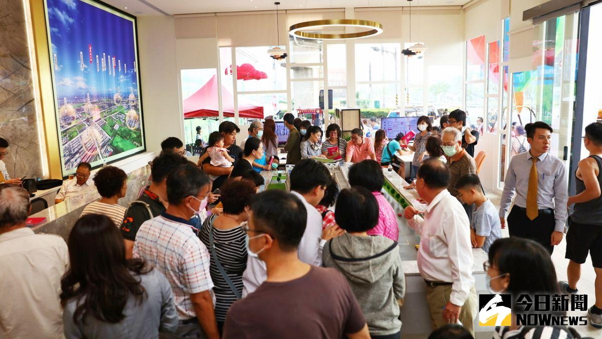 ▲ 後疫情時代，讓民眾對「家」有更深的依賴、再加上低利率助攻、資金回流等因素，讓房市表現亮眼。（圖／記者陳美嘉攝）