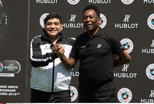 ▲阿根廷足球傳奇人物馬拉度納（Diego Maradona）與巴西一代球王比利（右）。（圖／達志影像／美聯社）