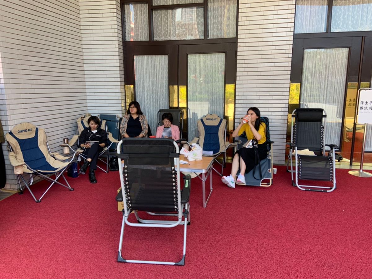 ▲立法院民進黨團漏夜、不間斷地排隊，要確保蘇貞昌禮拜五能順利上台報告。　（圖／記者吳承翰攝）