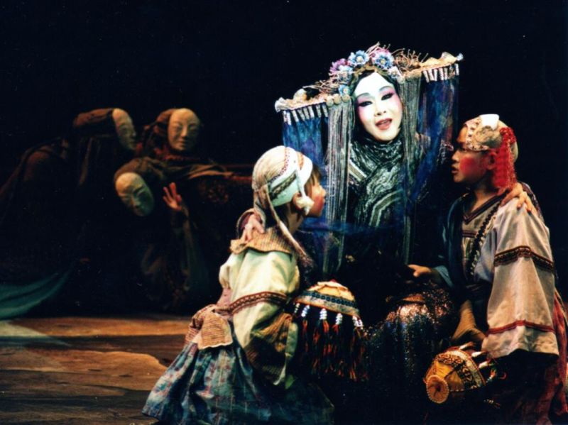 ▲《樓蘭女》為當代傳奇劇場第一齣「女戲」，以東方力量再造希臘悲劇經典。（圖／新象．環境文創提供）