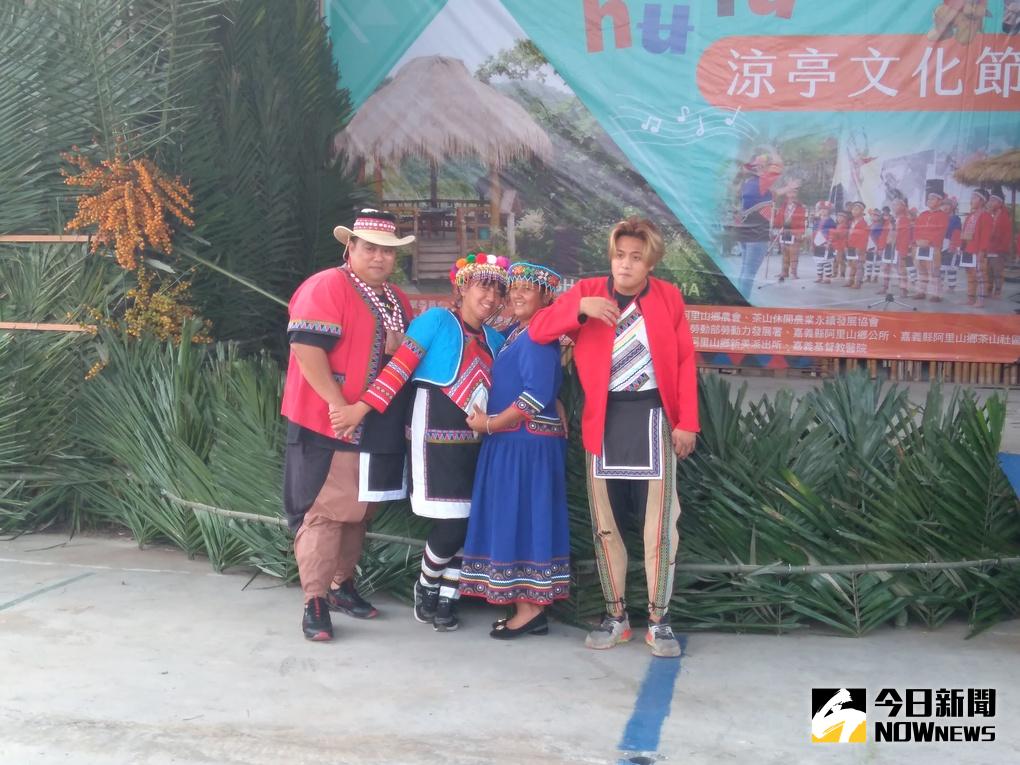 ▲阿里山脈的茶山、新美、山美等鄒族部落近來興起文化秘境體驗，縣府規劃遊程參訪山林獵徑體會狩獵欣賞部落歌舞迎賓。（圖／記者任禮清攝，2020.11.26）