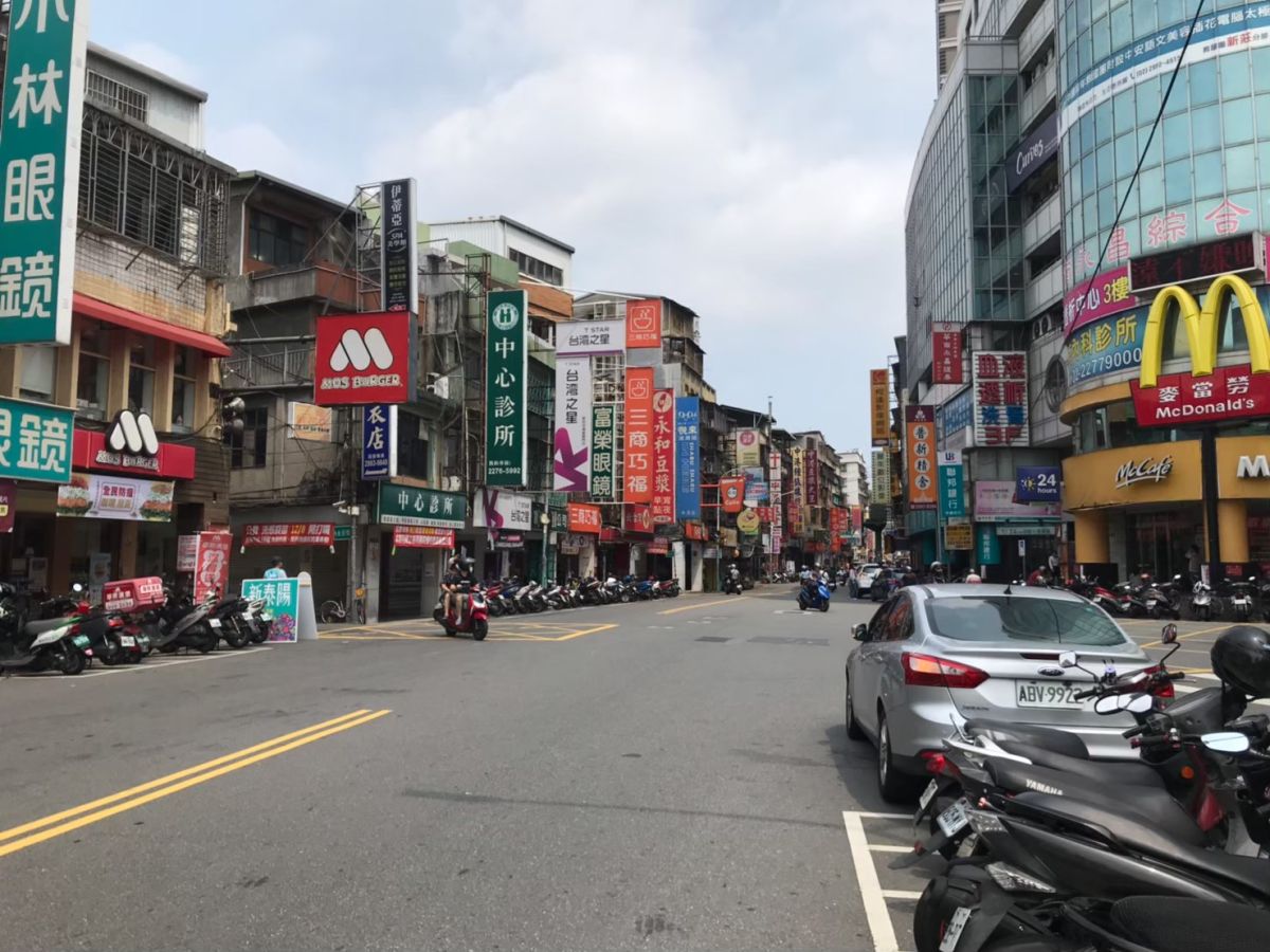 ▲新莊運動公園旁中港路商圈機能完整。（圖／NOWnews資料照片）