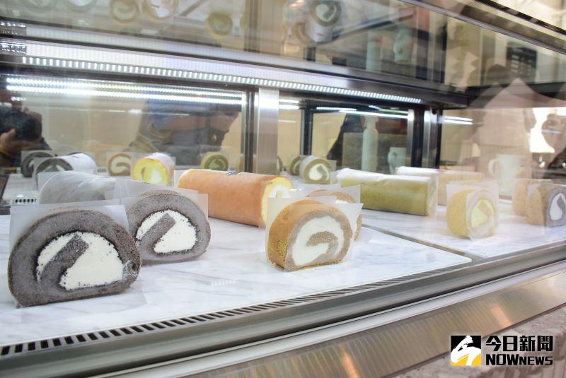 ▲陳玟穎開發口味獨特的蛋糕捲，在網路銷售。（圖／記者陳雅芳攝，2020.11.26）