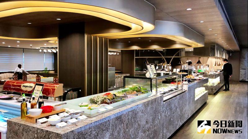 ▲「麗香苑自助餐廳」斥資改裝除了空間的改變,餐食選擇也很多元。(圖/記者陳美嘉攝,2020.11.27)