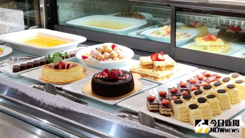 ▲輕食沙拉吧提供當季蔬食水果、甜品、頂級冰淇淋等。(圖/記者陳美嘉攝,2020.11.27)