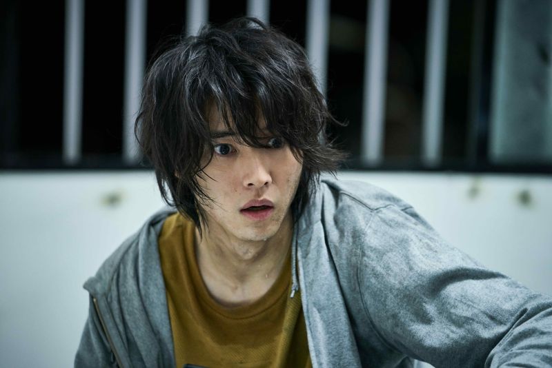 ▲山崎賢人劇中因為失去朋友崩潰痛苦,演技精湛。(圖/Netflix)