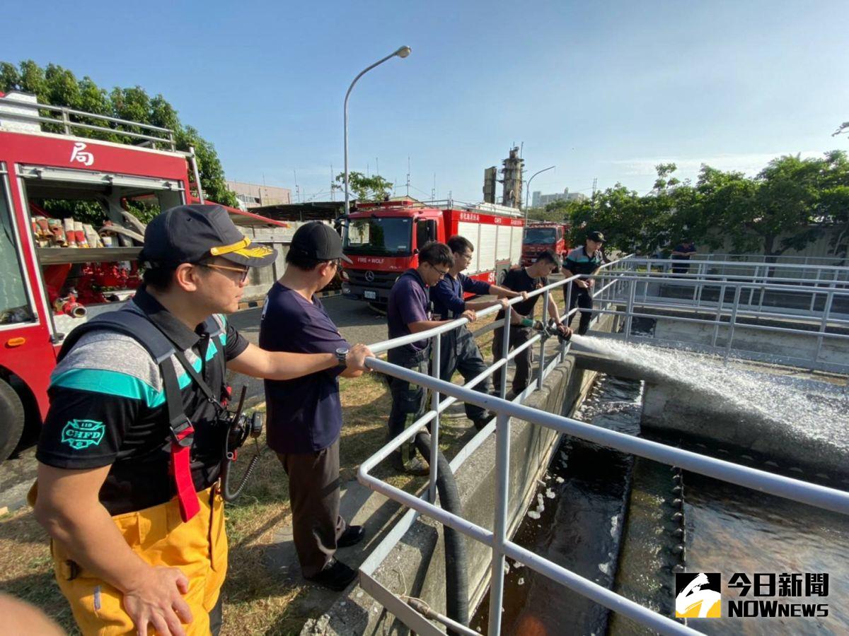 ▲芳苑工業區內工廠廢水經過處裡，工業區同意1萬噸循環式水池當作消防分隊的戰備水源。（圖／記者陳雅芳攝，2020.11.27）