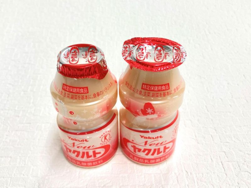 ▲養樂多業者建議撕開喝,並透露先將鋁箔紙邊緣裙子狀的部分平整往上掀,就會很好撕。(圖/翻攝自《Jタウンネット》)
