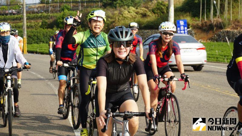 ▲「輪轉八卦山.追風找茶趣」自行車嘉年華,由單車網紅151林彥君領騎。(圖/記者陳雅芳攝,2020.11.28)