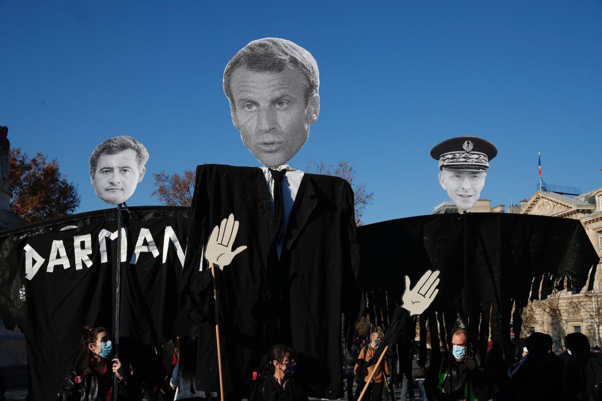 ▲法國政府推動《整體安全法》，因要求不得「有意」公布軍警憲等人員的面容，引起法國民眾反彈，認為政府侵害新聞資訊自由、助長警方使用暴力，因此上街集結抗議。（圖／美聯社／達志影像）