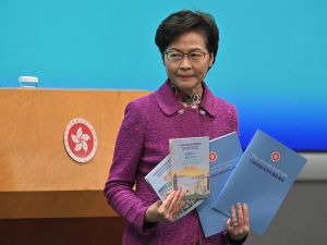 ▲香港行政長官林鄭月娥表示，香港自2003年起出現「仇視政府」等相關問題，最終導致北京中央出手處理，原因是不讓情況惡化，並導致「一國兩制」難以繼續貫徹。資料照。（圖／美聯社／達志影像）