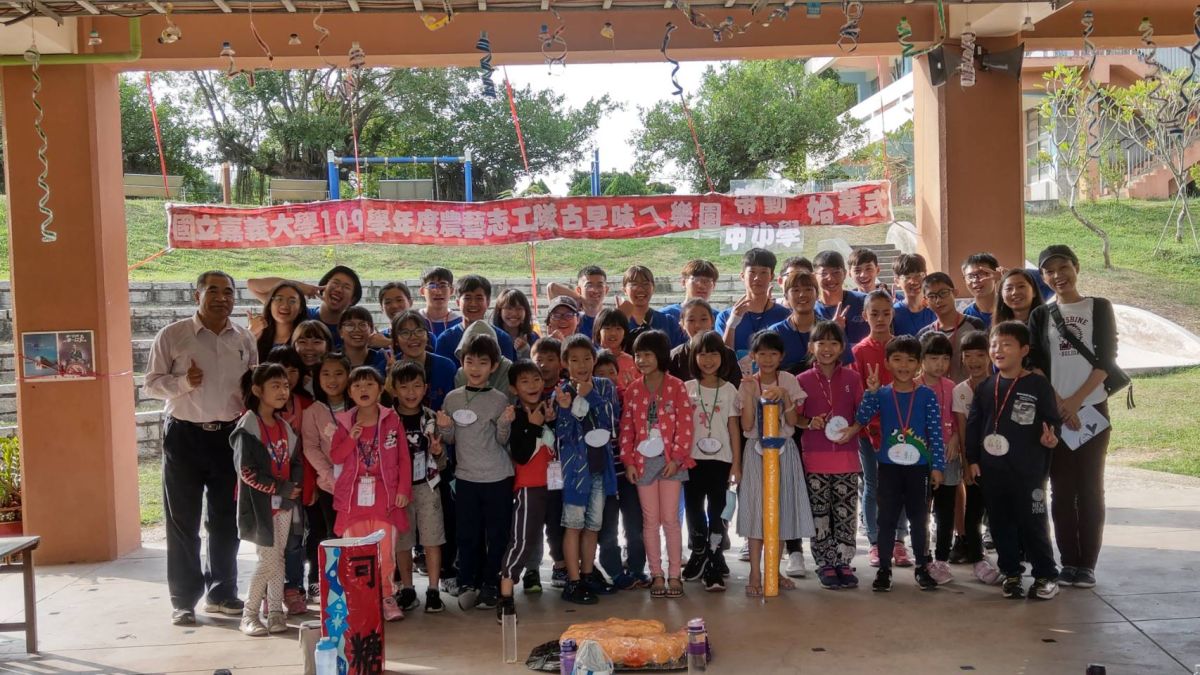 ▲嘉大農藝志工隊，以古早的傳說延伸出活動，激發小朋友學習知識之潛能。（圖／學程主任侯金日提供2020.11.29）