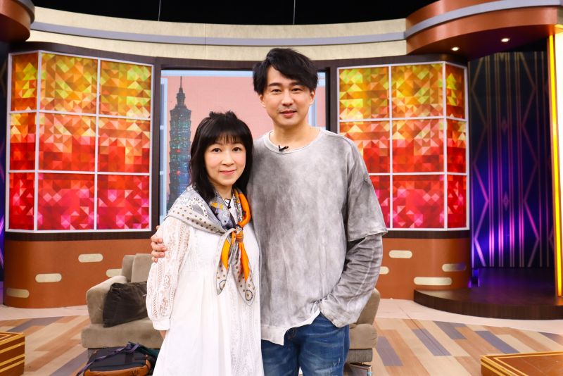 ▲狄志杰(右)、顏嘉樂聽超音波笑到闔不攏嘴。(圖/衛視提供)