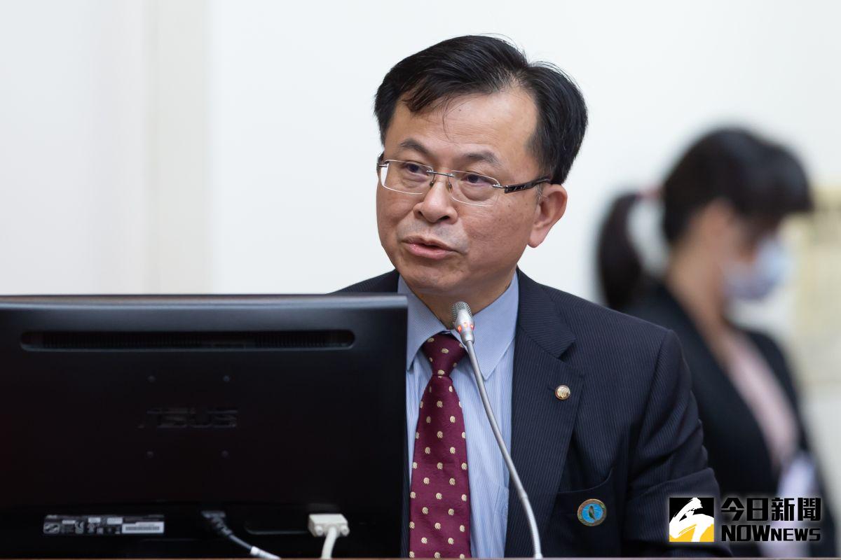 ▲NCC主委陳耀祥在中天新聞台退出52頻道時，就曾呼籲有線頻道業者「給公廣集團一個機會」。（圖／記者林柏年拍攝）