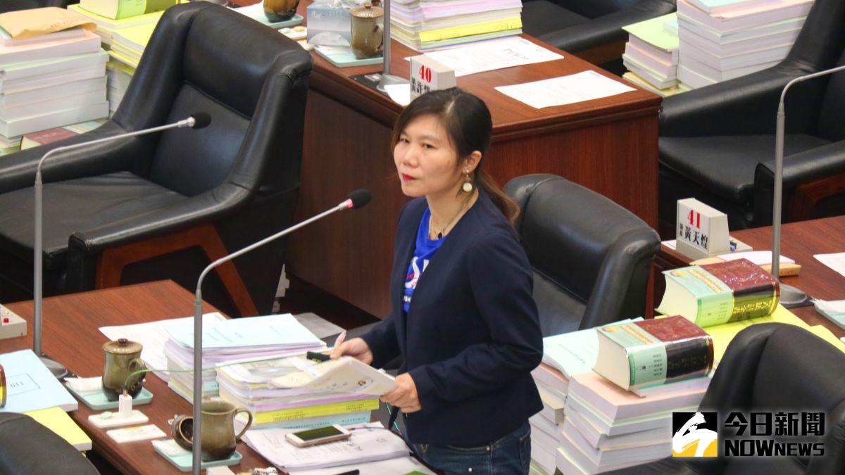 ▲高雄市議員李雅靜痛批辦桌活動「是在惡搞六合夜市嗎？」。（圖／記者鄭婷襄攝）