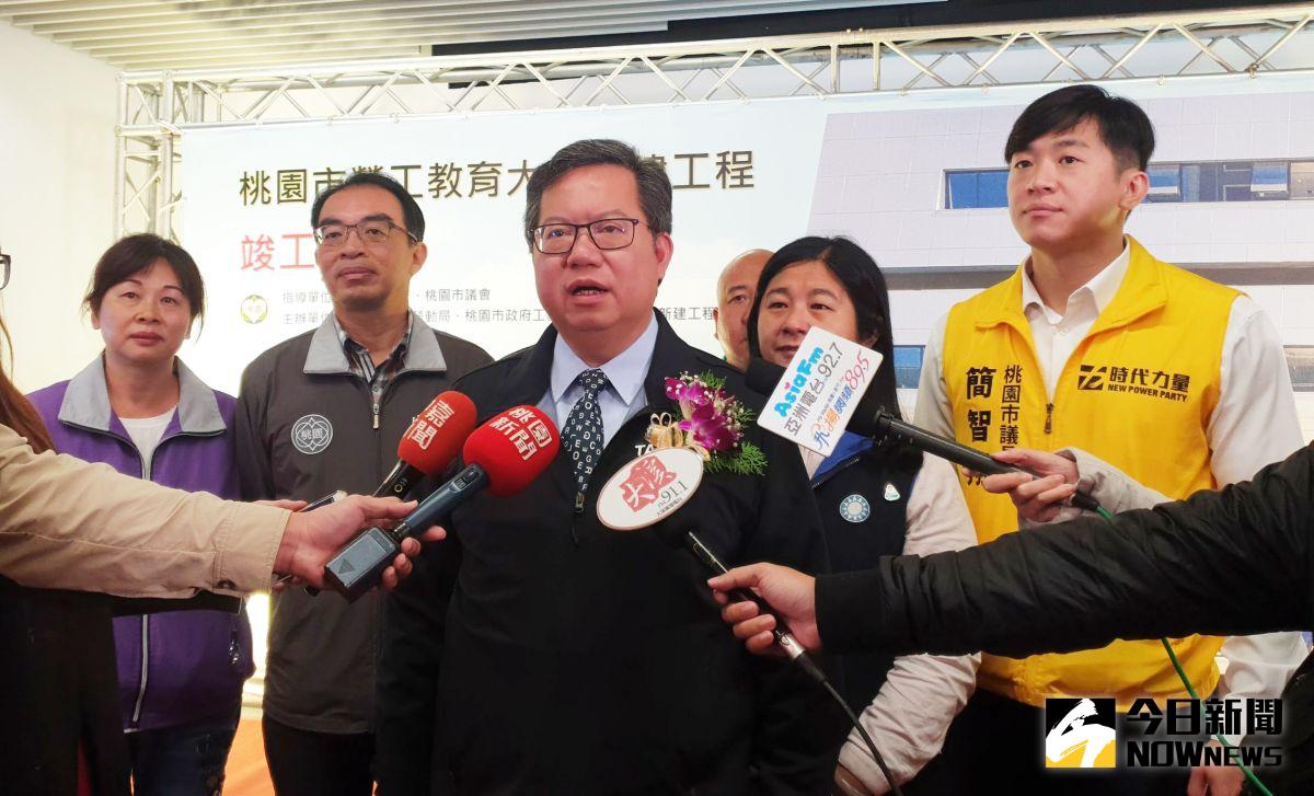 ▲鄭文燦表示，凡是有載送隔離檢疫的消防局同仁一律要穿防護衣，但還是希望同仁能休假5天，同樣也是採取高強度防疫做法。（圖／記者李春台攝, 2020.11.30）