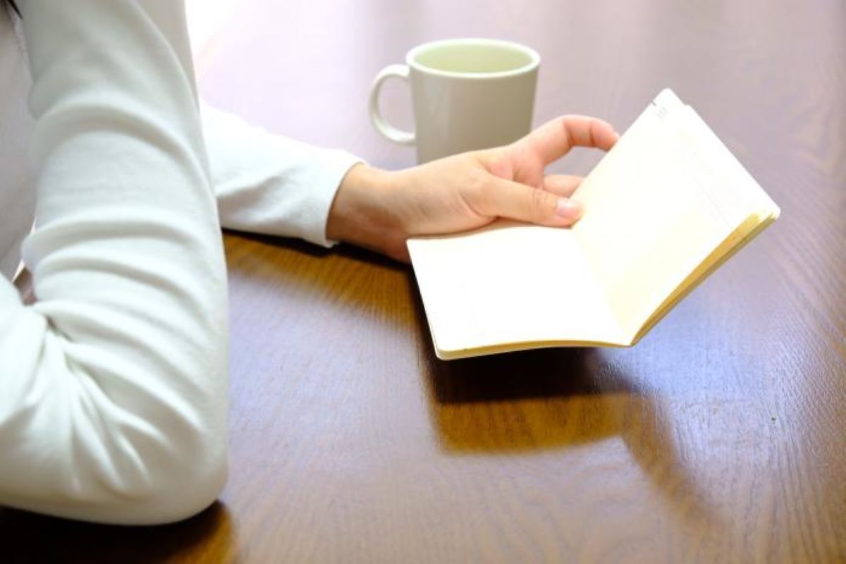 ▲一名男網友無奈表示，女友藏有2百存款，日常花費卻不願出半毛。（示意圖，圖中人物與本文無關／翻攝PhotoAC）