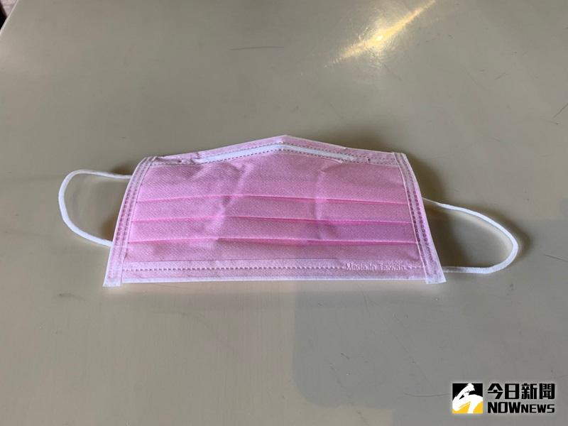 ▲自12月1日起，只要進入八大類高感染傳播風險場所，要全面佩戴口罩，如果勸導仍不聽，將依法裁罰新台幣3千元以上1萬5千元以下罰鍰。(圖／記者陳惲朋攝）