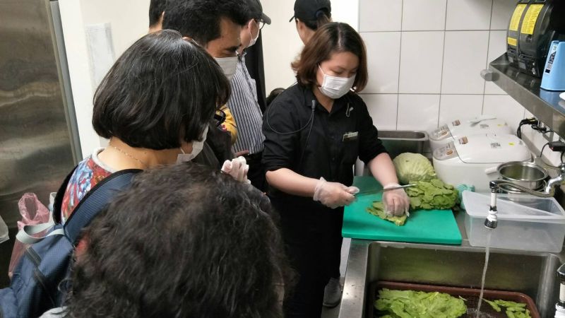 ▲勞動部銀髮人才資源中心為了提升大齡勞工求職媒合率,在輔導企業主方面,最特別是提倡「職場體驗+面試」以及導入「中高齡職務再設計申請」。(圖/銀髮中心提供)