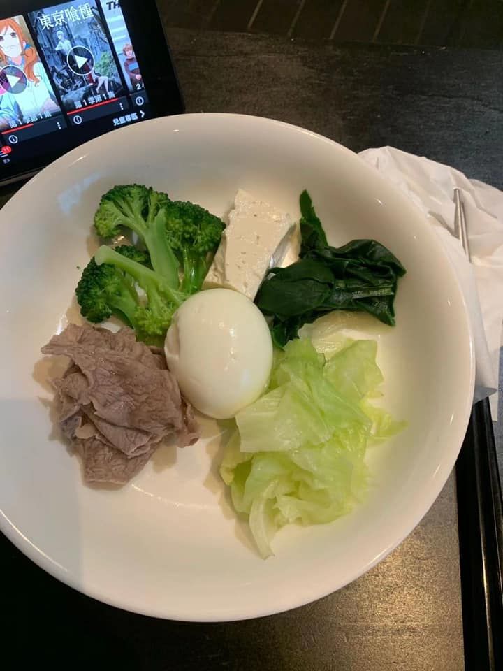 ▲小S曬出水煮餐內容物。(圖/小S臉書)