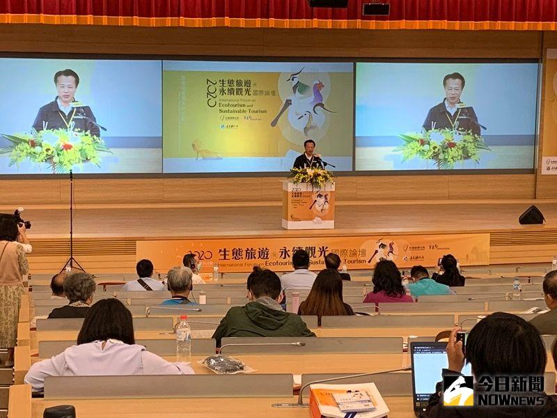 ▲翁章梁縣長指出,候鳥是世界性的語言,所以能吸引全球熱愛賞鳥專家學者來參與國際論壇。(圖/記者陳惲朋攝)