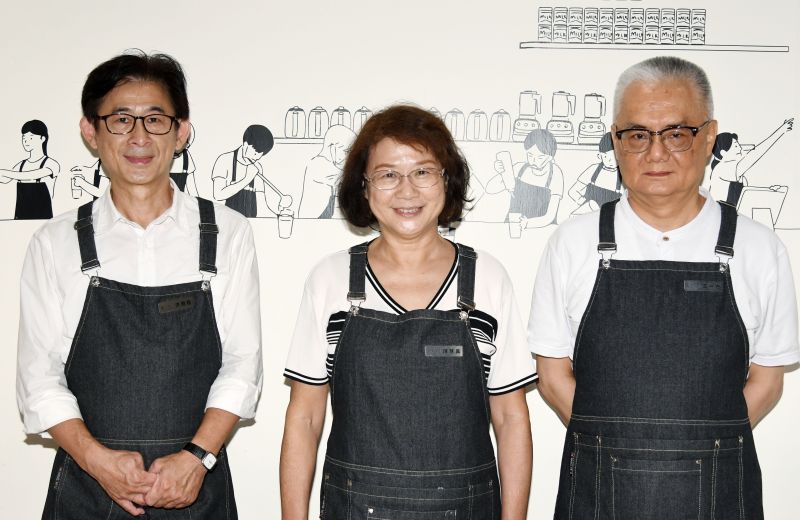 ▲古稀行銷與「104高年級」平台合作,開設「職人淬」示範咖啡館,培訓手沖咖啡師,同一時間也幫這些退休的中高齡者接案講師的工作,斜槓人生的精彩程度不輸年輕人。(圖/記者林調遜攝)