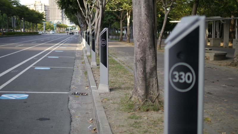 ▲施振榮以宏碁智通的「台南市智慧路邊停車計費系統」BOT案為例，表示有高達9成市民使用後感到滿意，還能大幅提升市府收入，指出台灣許多解決方案相對便宜、品質又好，有哪個地方不要？（圖／宏碁提供）