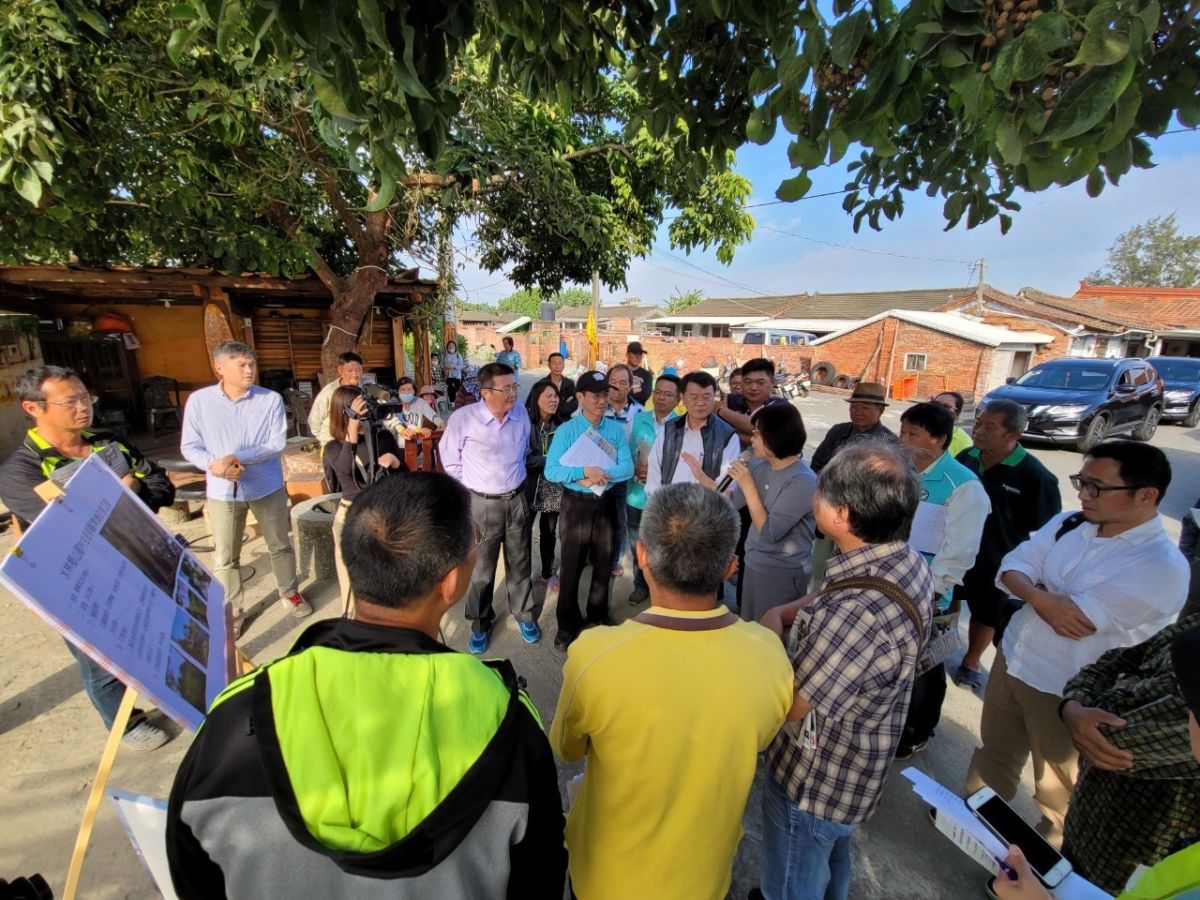 ▲立委蘇治芬今（30）日邀請農委會水保局李鎮洋局長、南投分局長陳榮俊、縣議員蔡岳儒等人會勘。（圖／記者洪佳伶攝，2020.11.30）