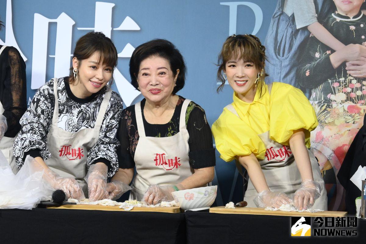 ▲新科影后陳淑芳（中）得獎後依舊馬不停蹄。（圖／記者林柏年攝）

