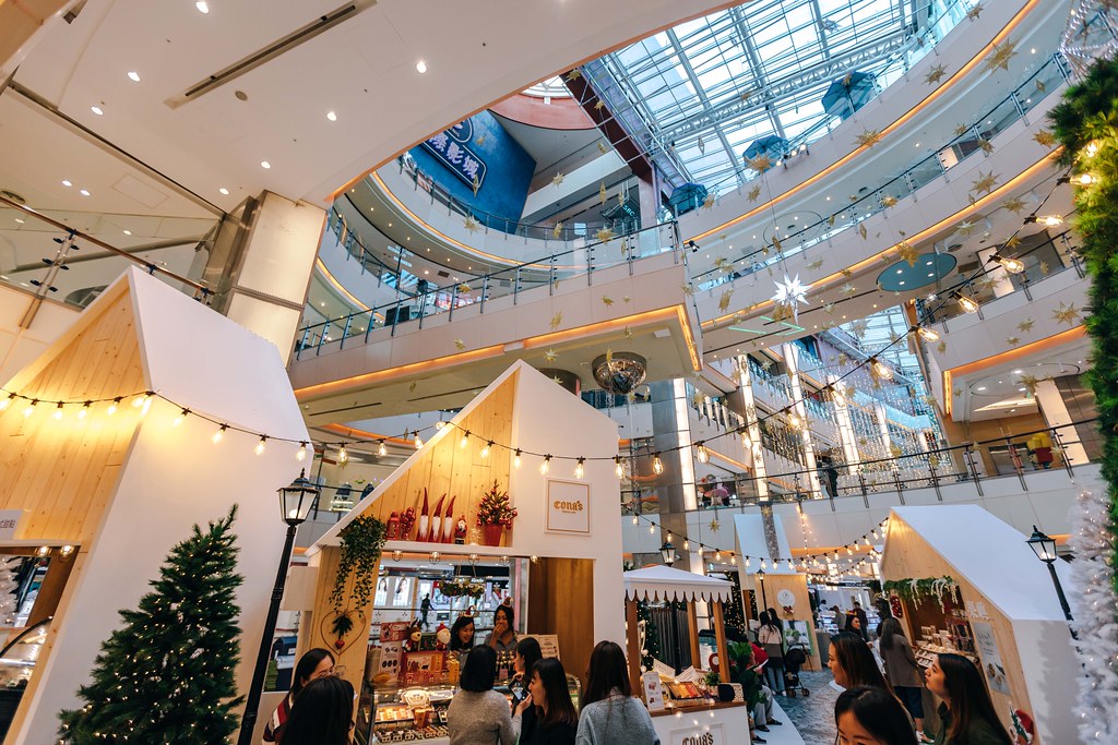 ▲鄰近聖誕佳節，大江國際購物中心也換上了新裝。（圖／寒武紀）