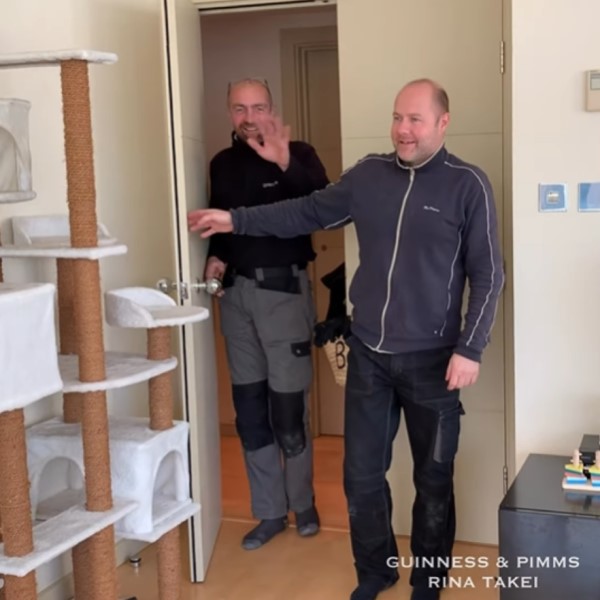 黑貓與洗窗大叔另類好朋友　終於面對面相見歡啦！