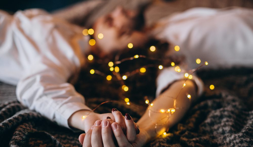  ▲知名命理老師艾菲爾近日公布，入冬後愛情運大開的「4星座」，其中，第一名有望遇見讓你萌生「閃婚」念頭的對象。（圖／Shutterstock）