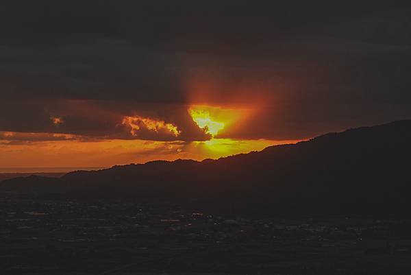 ▲最近這陣子山上總下雨，老闆娘說我們能看見日出很幸運了。（圖／歡迎光臨，東宅 Vida Cómoda）
