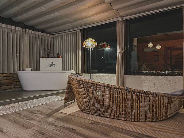 ▲晚上的房間多了點浪漫感，與白天是截然不同的氣氛～（圖／歡迎光臨，東宅 Vida Cómoda）