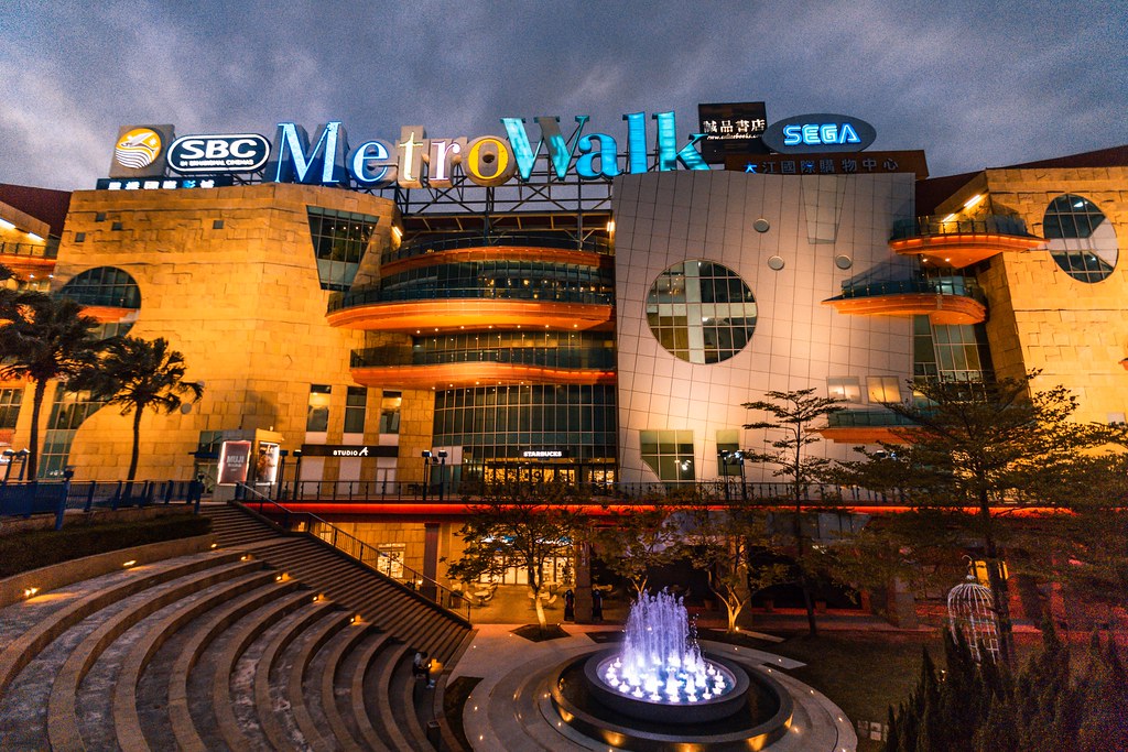 ▲晚上來逛大江的朋友，這兒的景緻也相當值得一看。（圖／寒武紀）