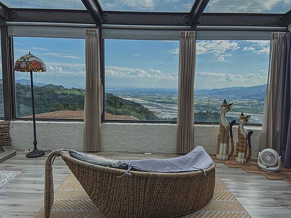 ▲眺望蘭陽平原「無敵百萬夜景」！在夢幻玻璃屋泡澡看日出。（圖／歡迎光臨，東宅 Vida Cómoda）