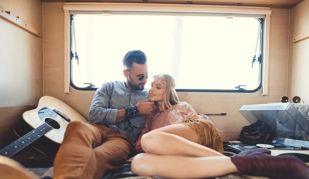 ▲距離與時間的交織可以是令人焦慮的恐怖故事，但也可以被揉合成一種難得的試煉，只要熬過去了，就可以再次快樂起來了。（圖／Shutterstock）