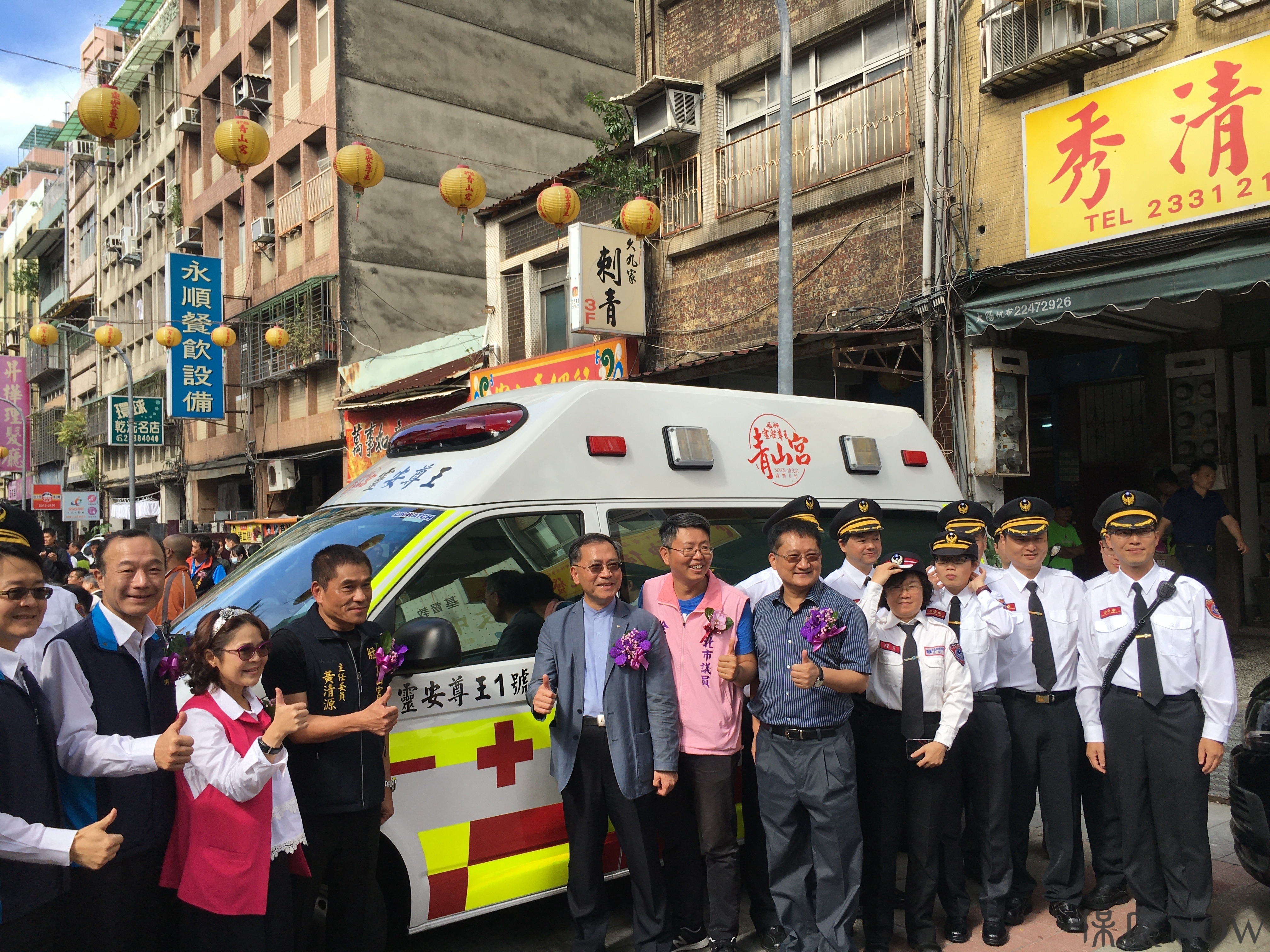 青山宮捐贈救護車「靈安尊王1號」給台北市消防局。（圖／記者黃彥昇攝）