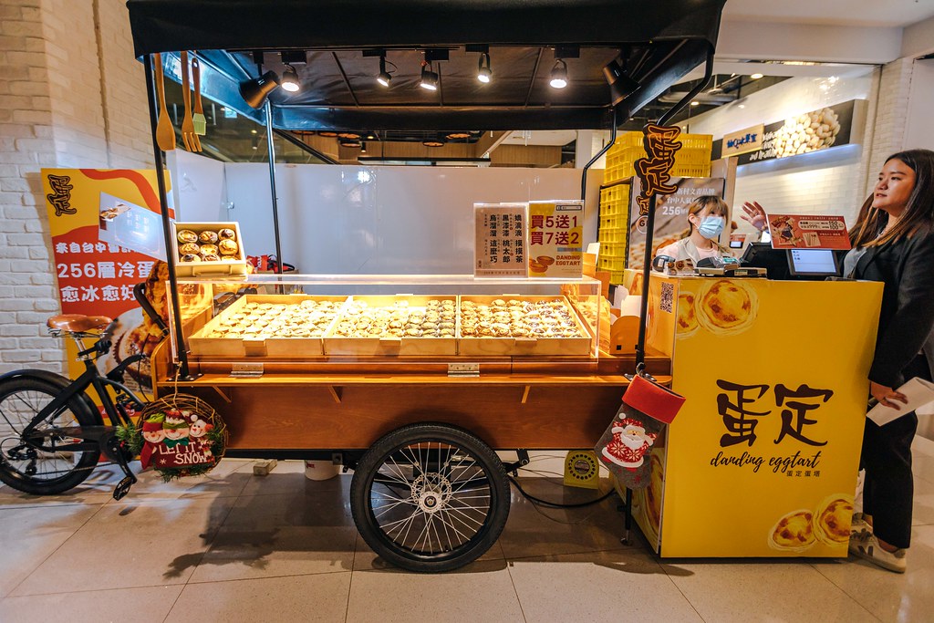 ▲來自台中審計新村的蛋塔新品牌「蛋定」快閃限定櫃。（圖／寒武紀）