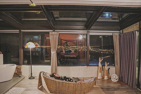 ▲阿東晚上幾乎沒離開過這張躺椅（廢到極致）。（圖／歡迎光臨，東宅 Vida Cómoda）